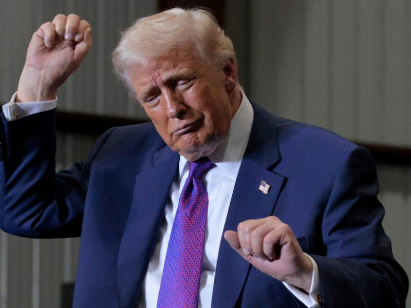 Donald Trump diz que a esposa Melania ‘odeia’ quando ele dança o ‘Hino Nacional Gay’