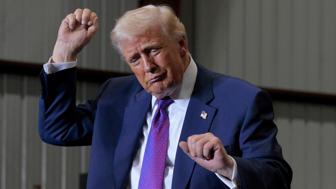 Trump fala sobre movimentos de dança para YMCA