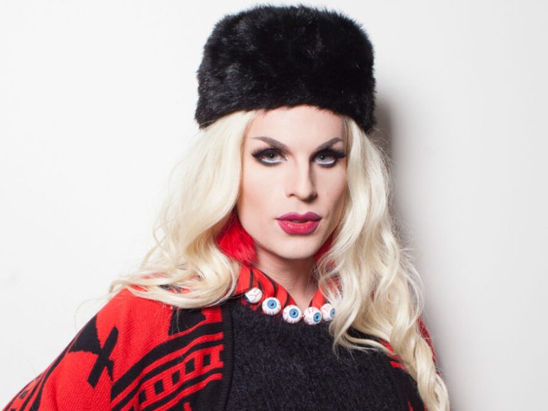 Estrela de ‘Drag Race’ Katya desperta preocupação após compartilhar foto do hospital