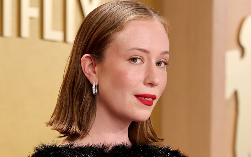 Hannah Einbinder, de Hacks, chama a atenção para a falta de apoio de Hollywood à Palestina e afirma que as questões precisam ‘afetar uma pessoa branca’ para que elas se relacionem
