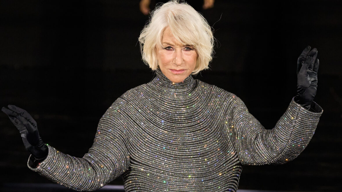 Helen Mirren desfila na passarela