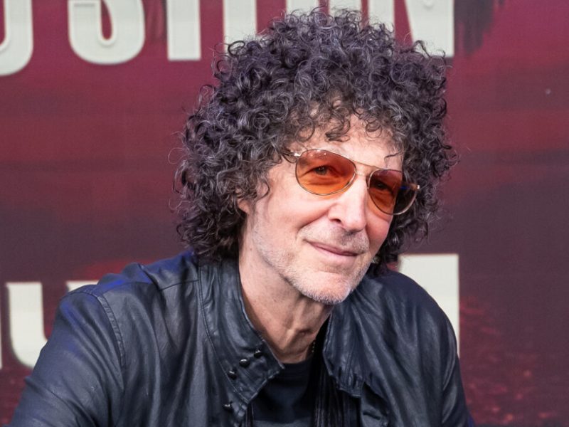 Howard Stern responde ao processo de ‘ambiente de trabalho hostil’ movido por ex-assistente