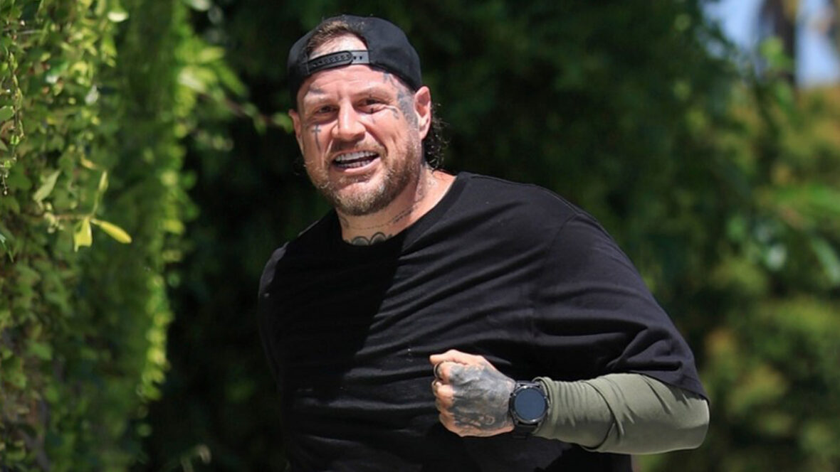 Jelly Roll correndo em Los Angeles