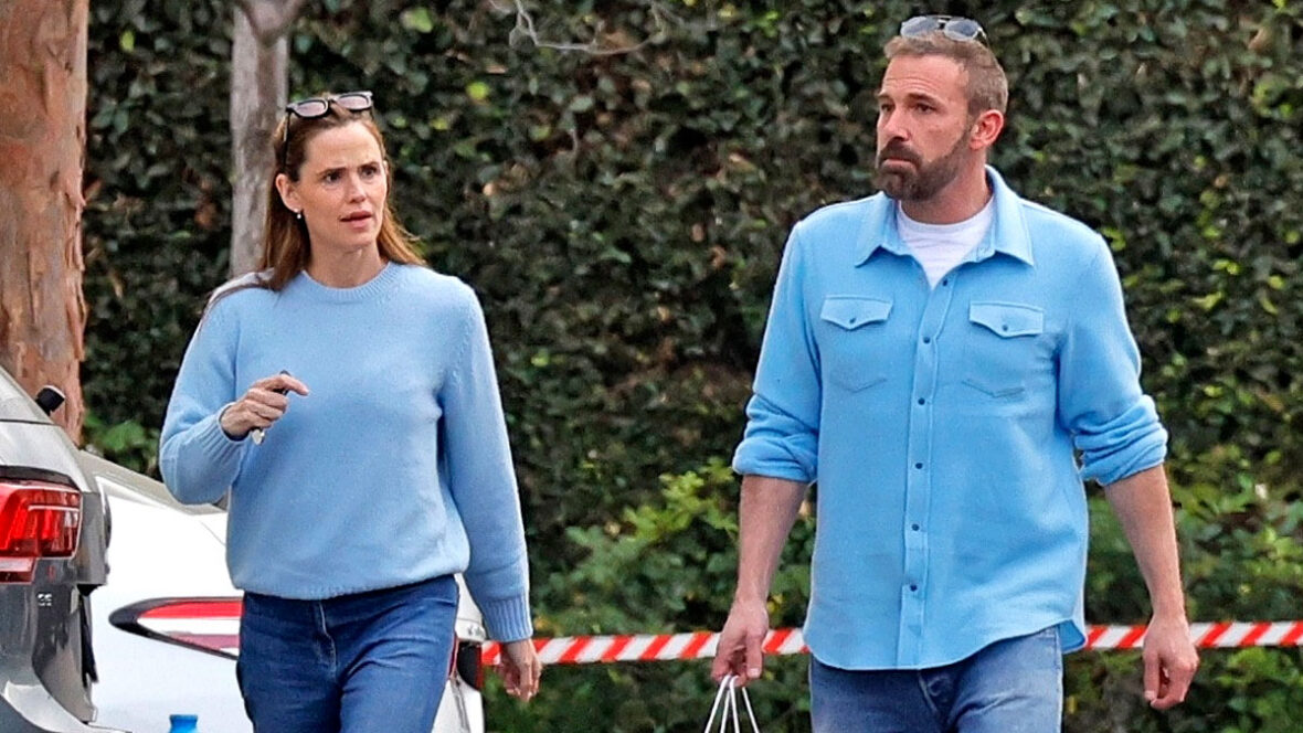 jennifer-garner-ben-affleck-roupas-combinando Ben Affleck e Jennifer Garner pegando comida com roupas combinando