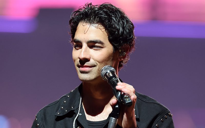 Joe Jonas revela planos de verão, incluindo Dad Time, Touring e muito mais