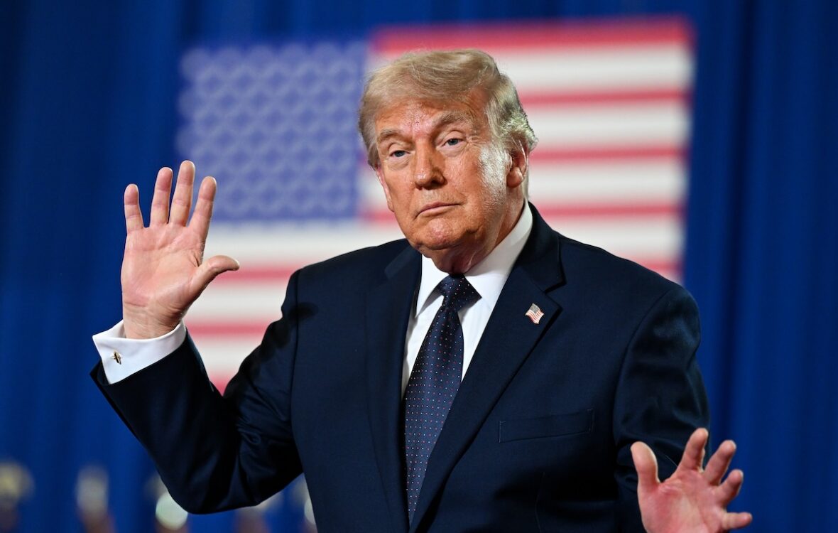 Presidente Trump faz campanha com o congressista Mike Lawler em Nova York Centro Kennedy Trump