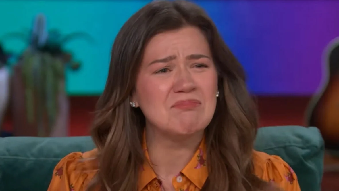 Kelly-Clarkson-chorando Kelly Clarkson