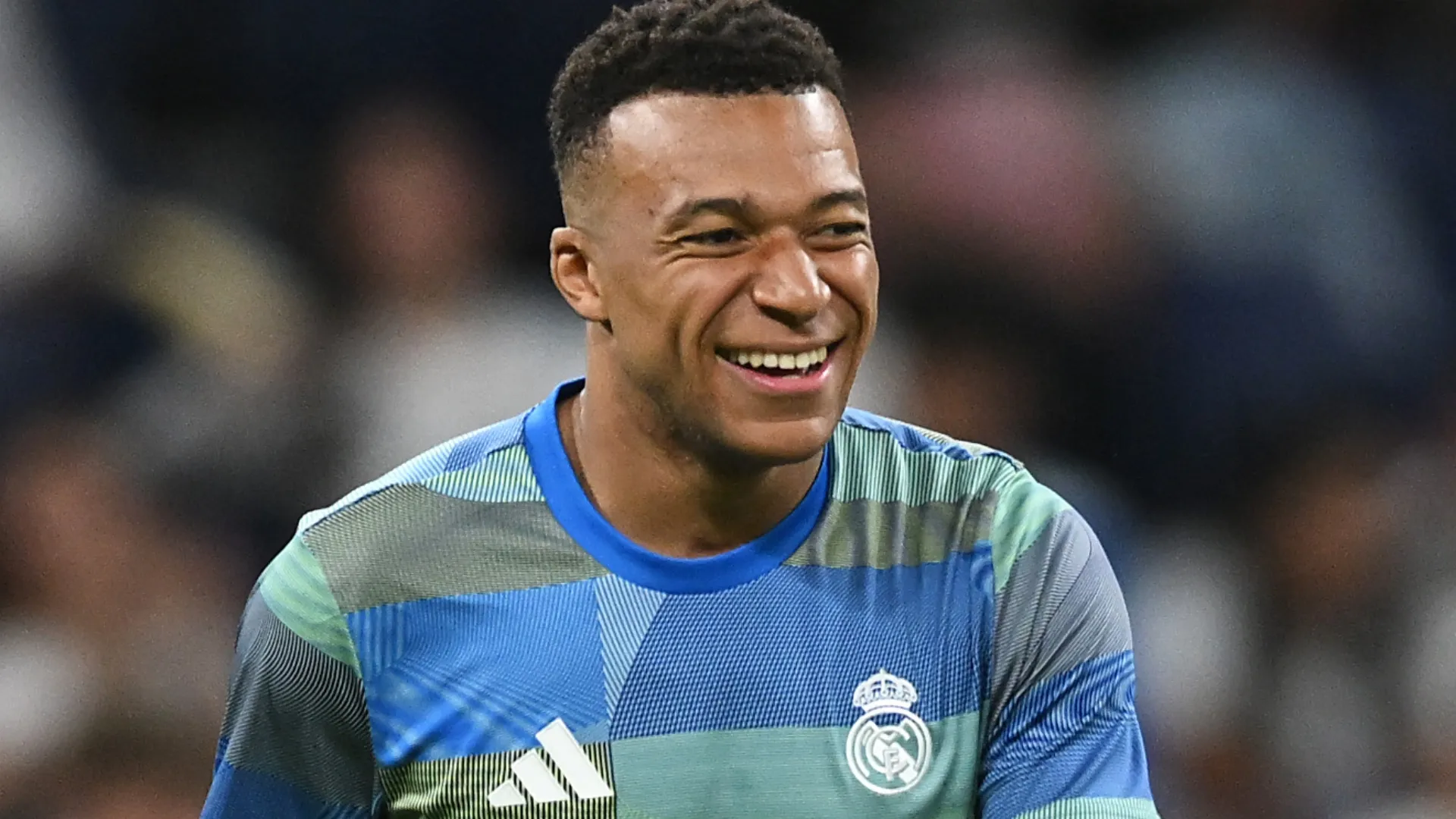 Kylian Mbappe, do Real Madrid, reage durante o aquecimento antes da partida da LaLiga EA Sports.