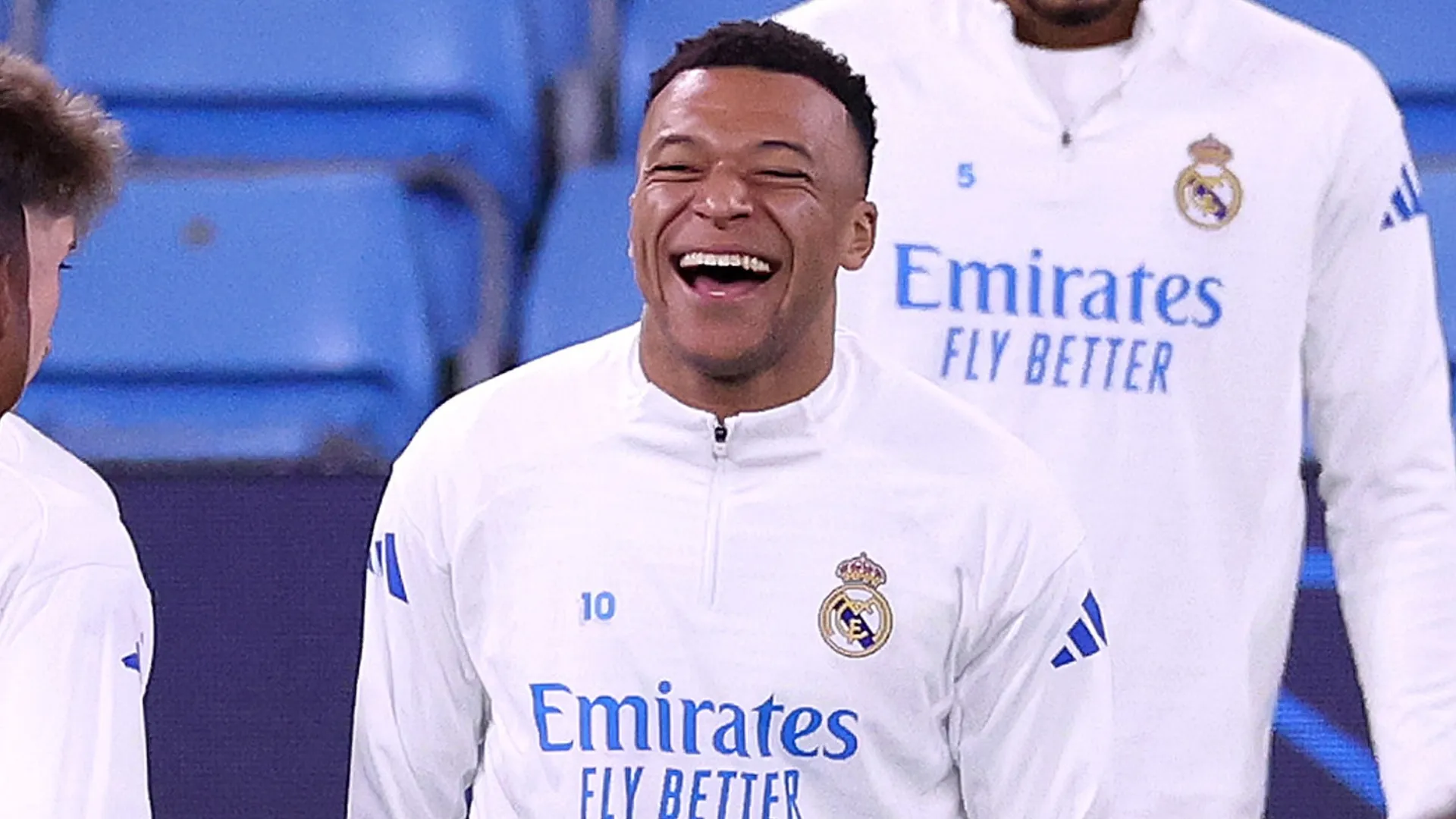 Kylian Mbappe, estrela do Real Madrid, sorrindo