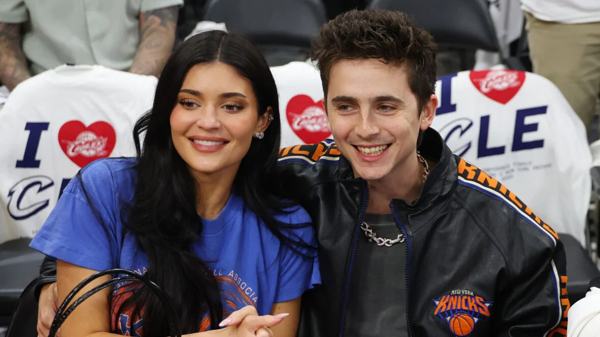 kylie-jenner-timothee-chalamet-knicks-jogo-cleveland Kylie Jenner e Timothee Chalamet no jogo dos playoffs em Cleveland