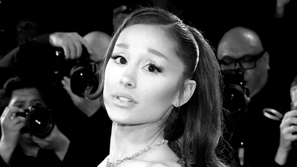 odeio-que-eu-fiz-você-me-amar-tradução Ariana Grande em preto e branco