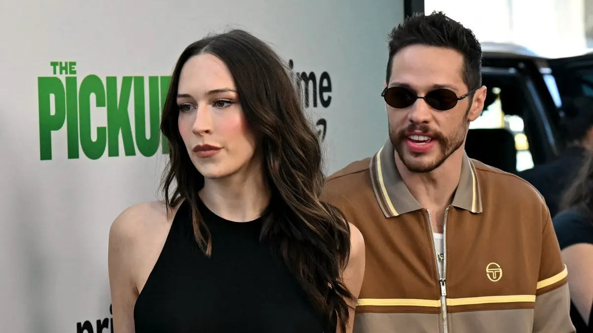 Elise Hewitt and Pete Davidson on the red carpet in 2025