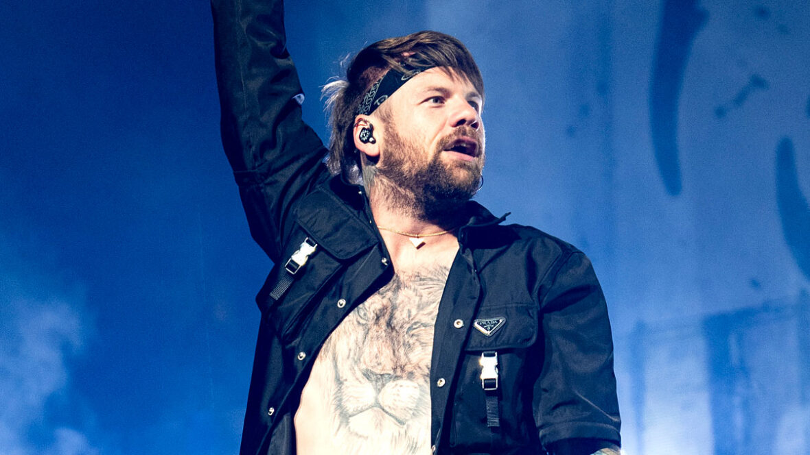 caleb-shomo-se-assume-gay Calebe Shomo