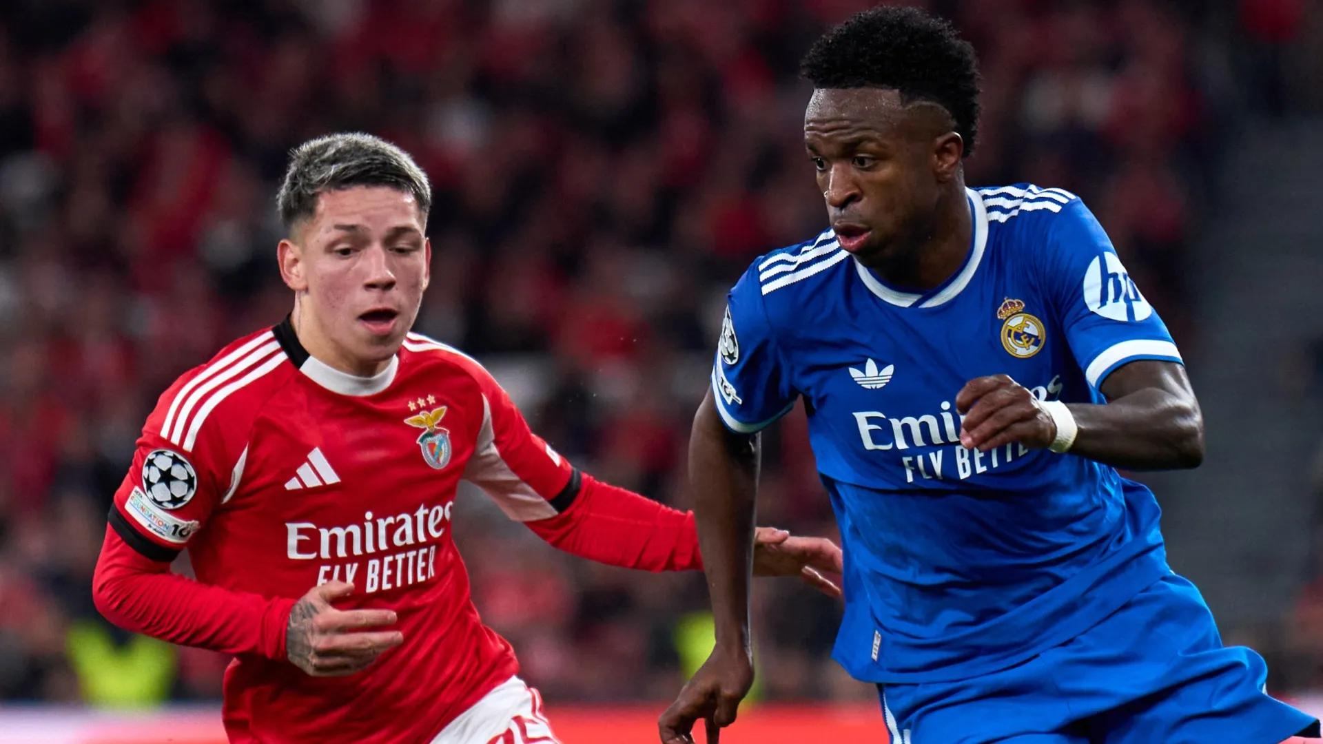 Vinicius Junior do Real Madrid é desafiado por Gianluca Prestianni do SL Benfica.