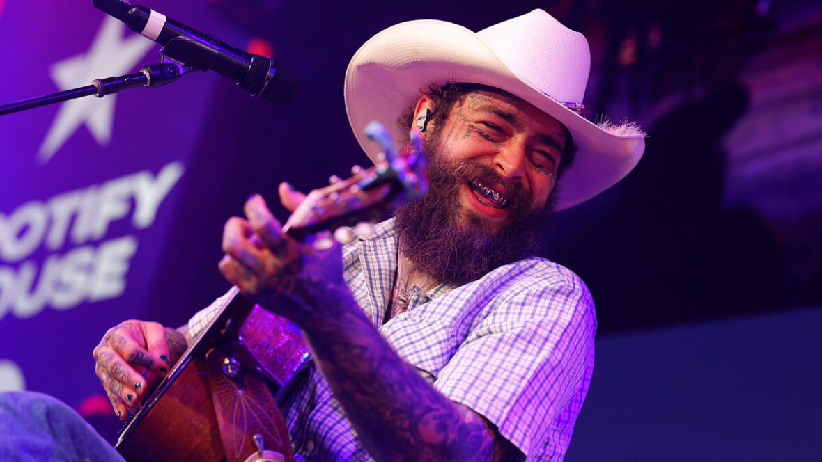 Post Malone se apresentando