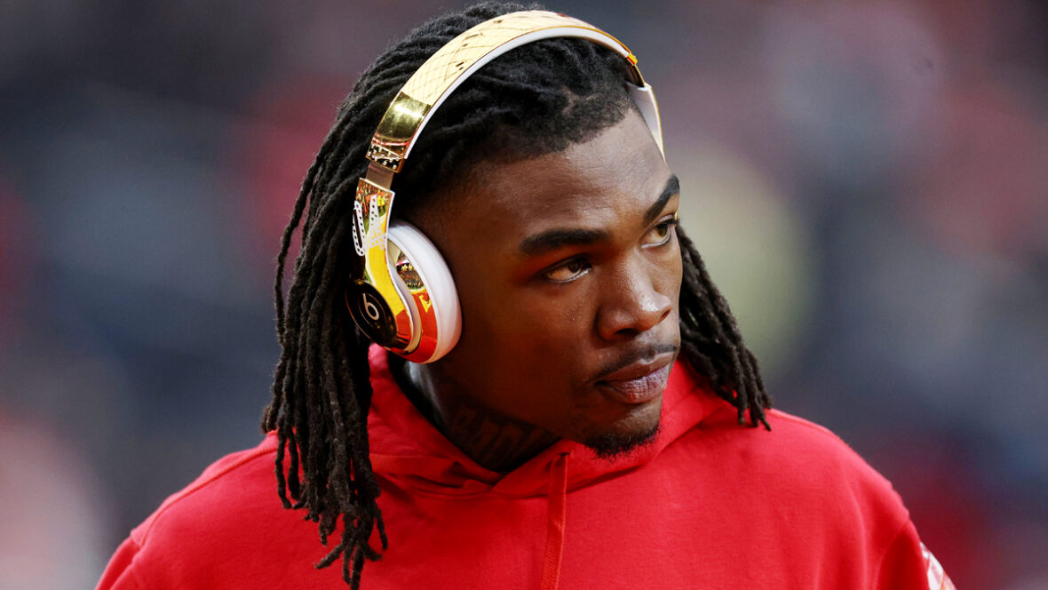 rashee-arroz-prisão Rashee Rice nº 4 do Kansas City Chiefs se aquece antes do Super Bowl LVIII