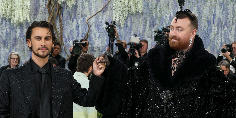 Sam Smith e Christian Cowan comparecem ao Met Gala após noivado