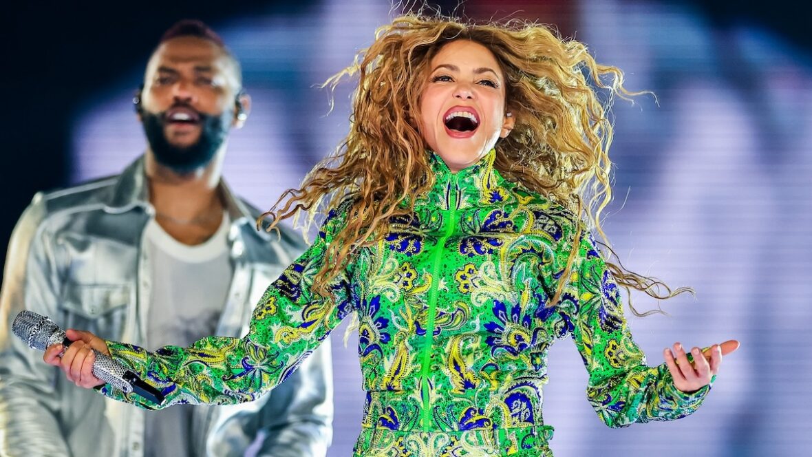 Shakira se apresenta em Copacabana em mega show