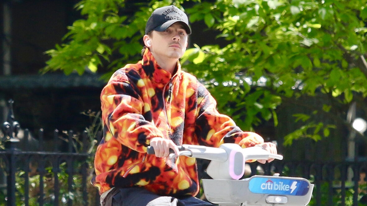 Passeio de bicicleta por Timothe Chalamet