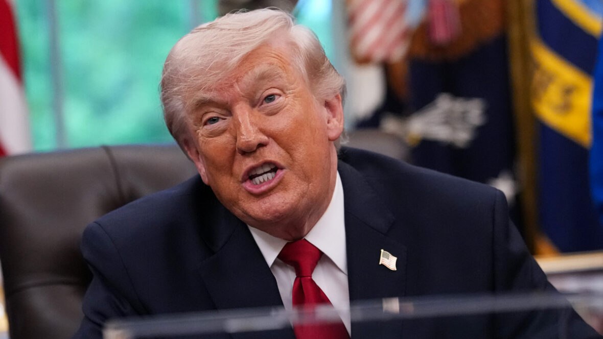 Donald Trump falando na Casa Branca em abril de 2026