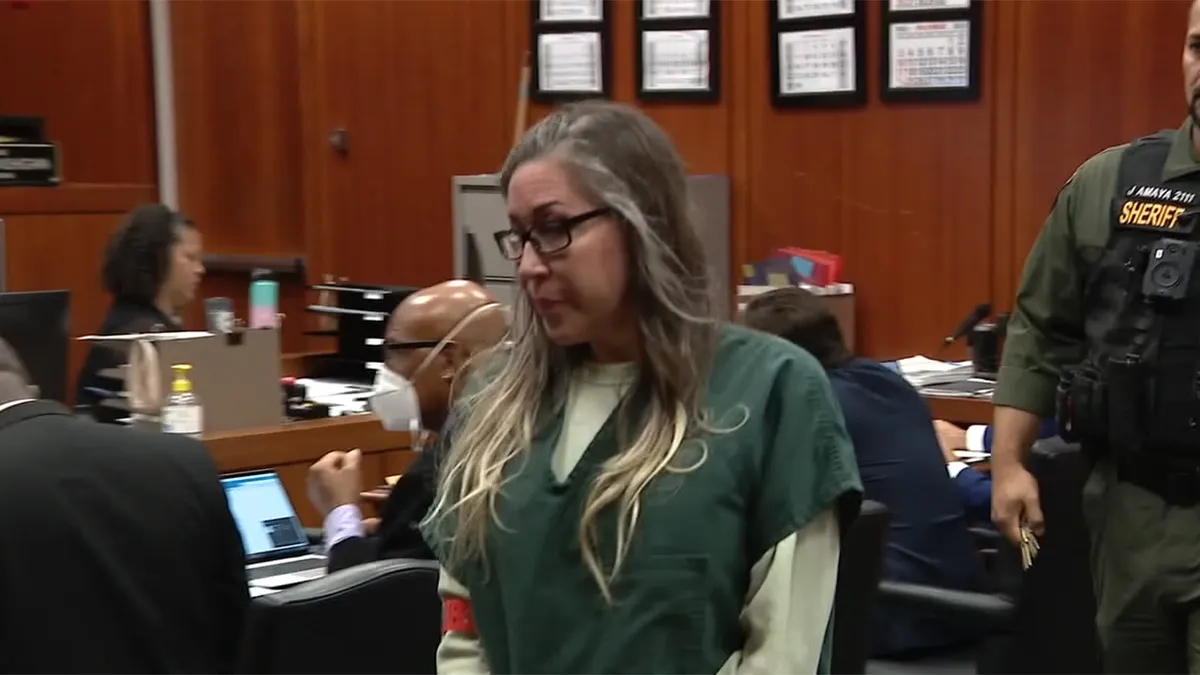 Shannon O’Connor walking into a courthouse
