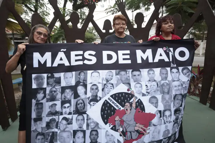 Santos (SP), 13/04/2026 - 20 anos dos crimes de Maio .  Debora Maria da Silva , mãe de Rogério, assassinado pela PM de São Paulo. Foto: Paulo Pinto/Agência Brasil