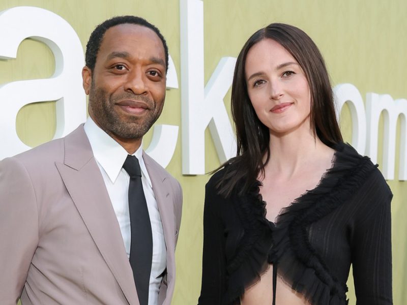 Chiwetel Ejiofor e Renate Reinsve saem para exibição especial do novo filme ‘Backrooms’ em Los Angeles