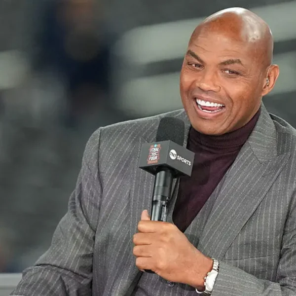 Charles Barkley diverte público ao questionar estrela dos Knicks sobre seu nome real