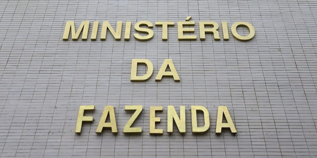 Governo reduz previsão de déficit primário para R$ 52 bilhões em 2026