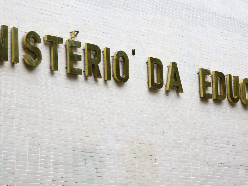 Formação de professores a distância mostra desempenho 53,1% inferior