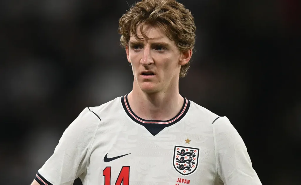 Por que Anthony Gordon não é titular da Inglaterra contra a França na disputa pelo terceiro lugar da Copa do Mundo de 2026