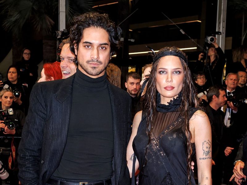 O casal de noivos Halsey e Avan Jogia aparecem na estreia em Cannes após anunciar seu novo filme