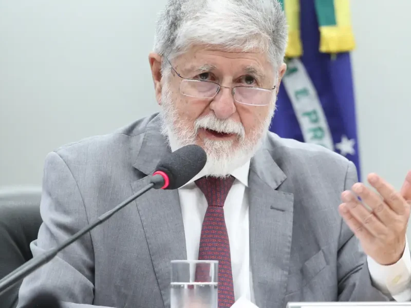 Celso Amorim: IA sob controle de poucas empresas piora desigualdades