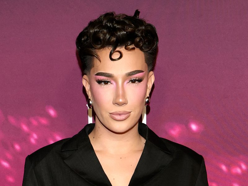 James Charles foi criticado por chamar um ex-funcionário da Spirit Airlines de ‘preguiçoso pedaço de merda’ por enviar a ele um link do GoFundMe