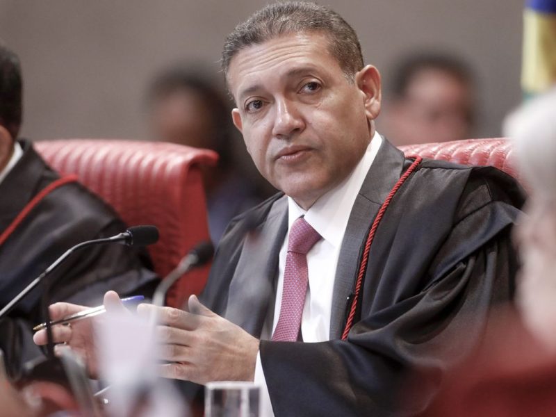 Nunes Marques aciona Fachin e denuncia sobreposição de competência do STF sobre o TSE