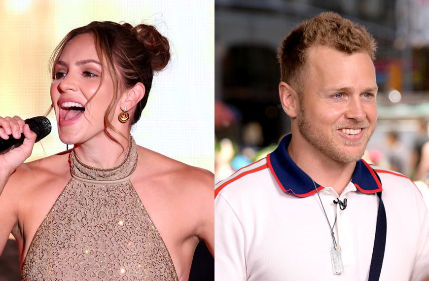 Katharine McPhee muda a letra para ‘Simply the Best’ enquanto canta para Spencer Pratt em evento de campanha