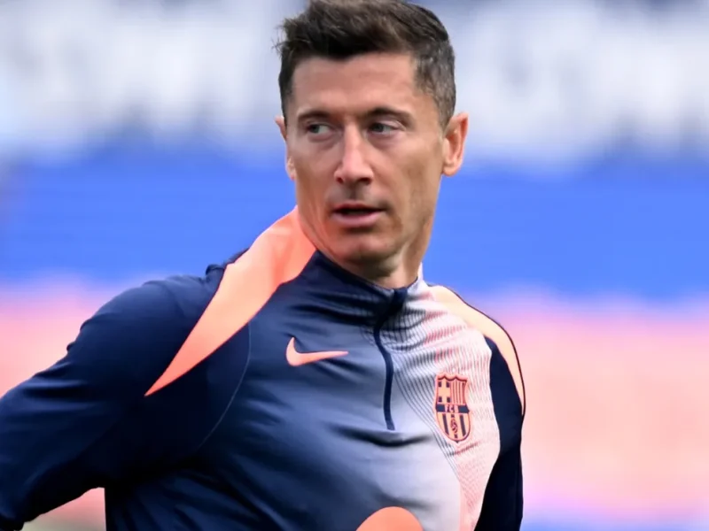 O interesse de Robert Lewandowski pela MLS continua, confirma o diretor esportivo do Chicago Fire