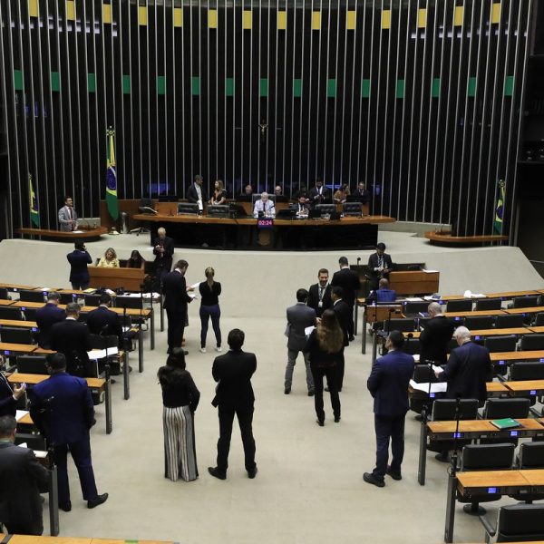 Minirreforma eleitoral limita e parcela multa a partidos políticos