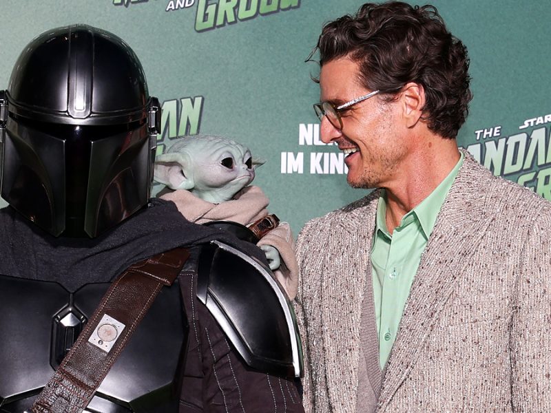 Pedro Pascal intensifica turnê de imprensa de ‘Star Wars: The Mandalorian & Grogu’ em Berlim e Paris