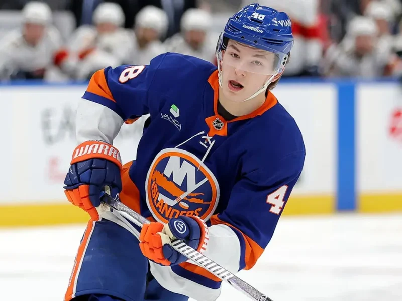 Matthew Schaefer, destaque dos Islanders, vence o Troféu Calder de forma unânime