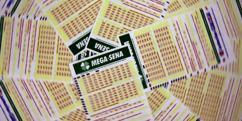 Mega-Sena acumula e prêmio chega a R$ 102 milhões; veja as dezenas sorteadas