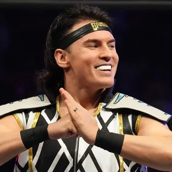 Mike Bailey mira o Campeonato Mundial da AEW após vitória no Dynamite e recebe apoio de Kevin Knight