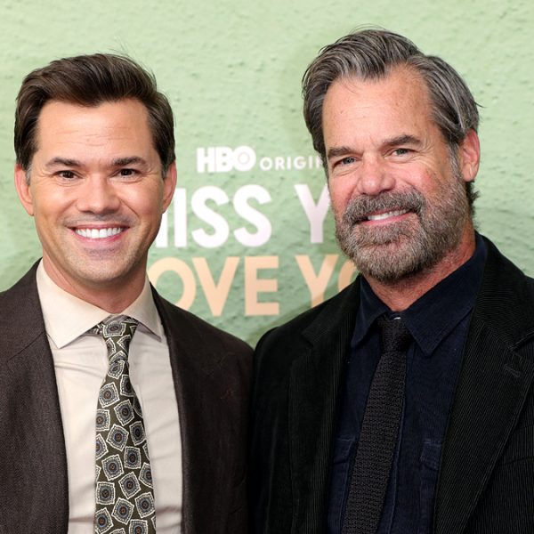 Andrew Rannells obtém apoio do parceiro Tuc Watkins na estreia do filme ‘Miss You, Love You’!