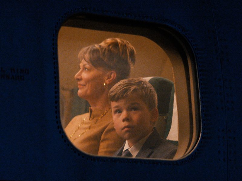 John Travolta dá vida a seu romance infantil no trailer de estreia na direção ‘Propeller One-Way Night Coach’ – assista agora!