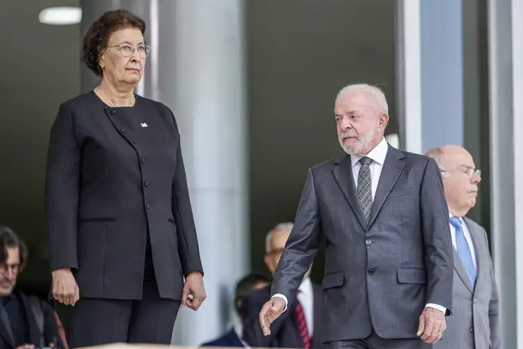 Brasília (DF), 28/05/2026 - O presidente Luiz Inácio Lula da Silva (d) recebe a presidente do Suriname, Jennifer Geerlings-Simons (e), em cerimônia oficial de boas-vindas, no Palácio do Planalto. 
Foto: Fabio Rodrigues-Pozzebom/Agência Brasil
