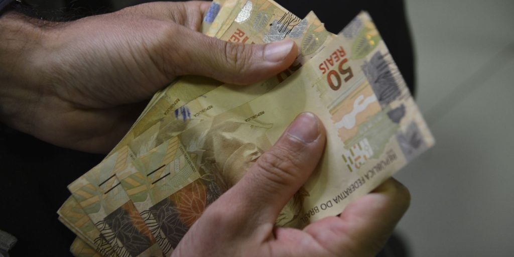 CMN aprova regras do Fies Empreendedor e do Desenrola Adimplentes; juros chegam a 11,19% ao ano