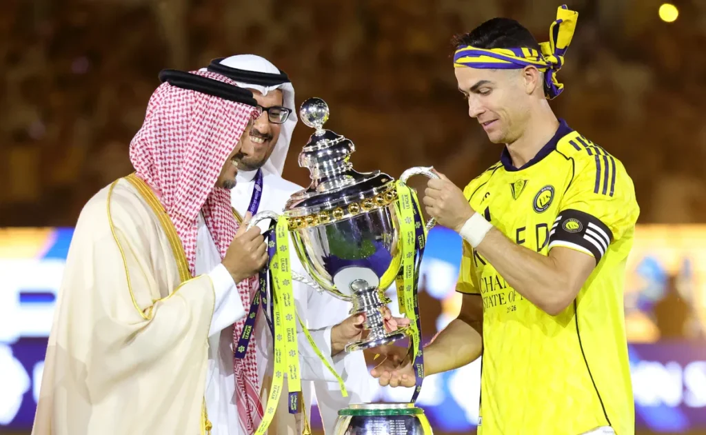 Consórcio com Cristiano Ronaldo e investidores se une para comprar 70% do Al-Nassr; PIF deve reduzir participação