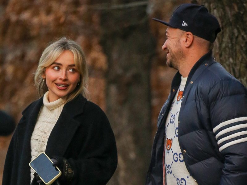 Exec da ‘Vogue’ revela o momento exato em que Sabrina Carpenter disse sim para se apresentar no Met Gala 2026