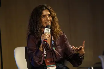 Rio de Janeiro (RJ), 28/05/2026 – A diretora-presidente da Empresa Brasil de Comunicação (EBC), Antonia Pellegrino fala durante painel Audiovisual em Toda Parte: experiências de promoção, formação de público e direito de acesso à produção brasileira, palco MinC Conecta, no Rio 2C, na Cidade das Artes, na zona oeste do Rio de Janeiro. Foto: Tomaz Silva/Agência Brasil