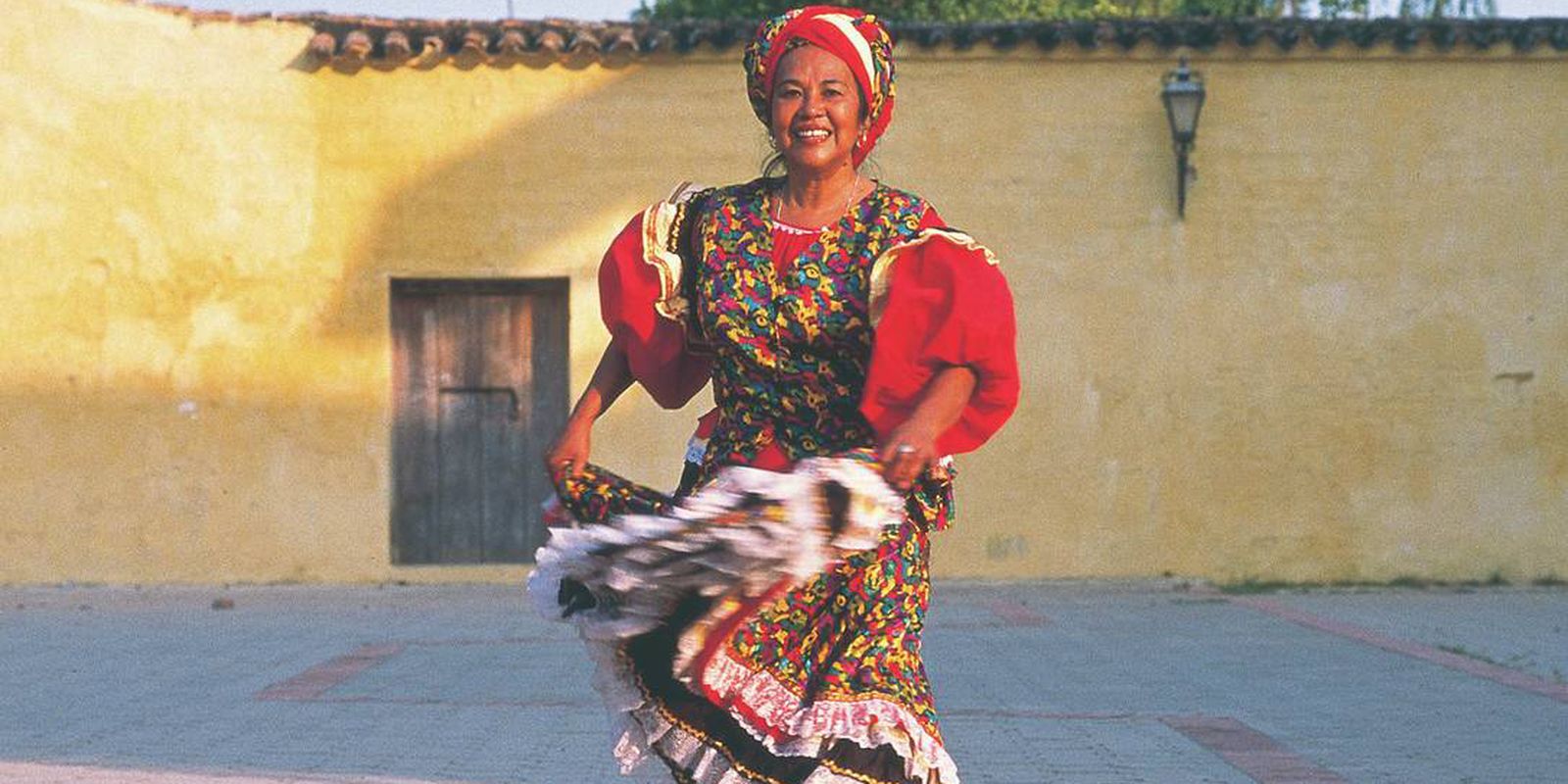 Totó La Momposina, ícone da cultura colombiana, morre aos 85 anos